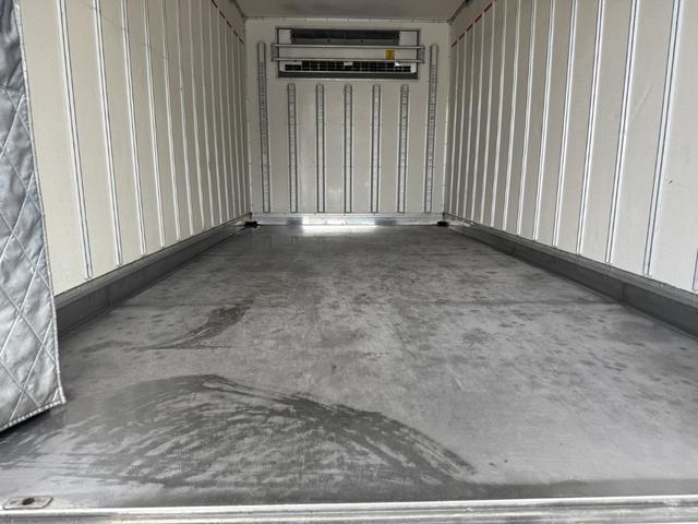 エルフトラック 冷蔵冷凍車　ワイドロング　東プレ　－５℃設定　エバハウス　リア３枚観音扉　床ステンレス　４，２５０×１，９４０×１，９１０　積載２．９５ｔ　シフト：スムーサー　２ペダル　セミオートマ　中温　－５度（13枚目）