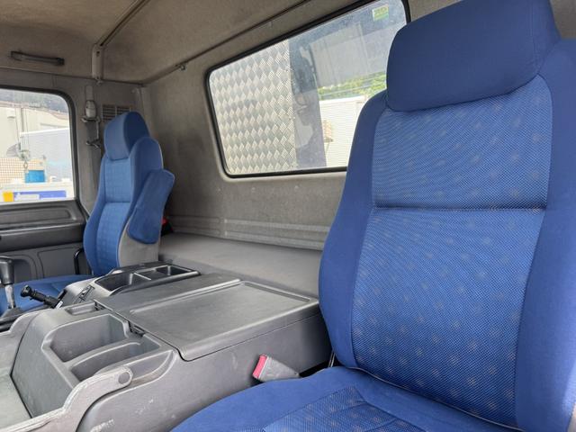 ギガ セルフローダー　重機運搬車　４軸低床　エアサス　ツカサボデー　ウインチ付　ラジコン　自動歩み　９，５００×２，３８０　積載１３．３ｔ　車検付　アルミホイール　リターダ　Ｆ７　７速　マニュアル（37枚目）