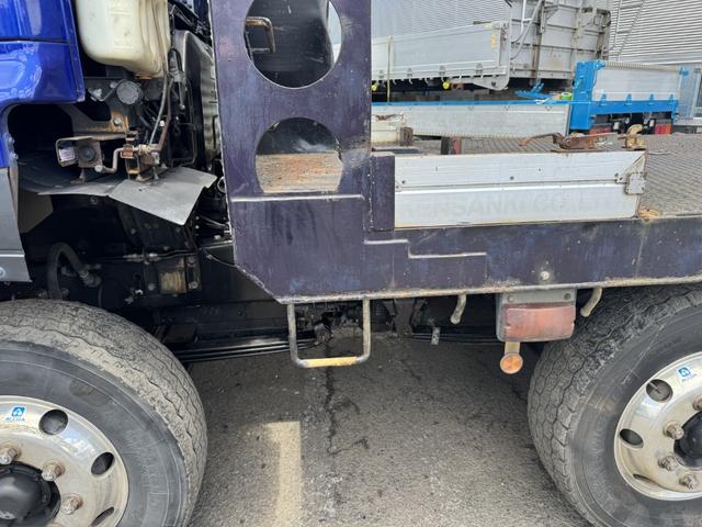 ギガ セルフローダー　重機運搬車　４軸低床　エアサス　ツカサボデー　ウインチ付　ラジコン　自動歩み　９，５００×２，３８０　積載１３．３ｔ　車検付　アルミホイール　リターダ　Ｆ７　７速　マニュアル（49枚目）