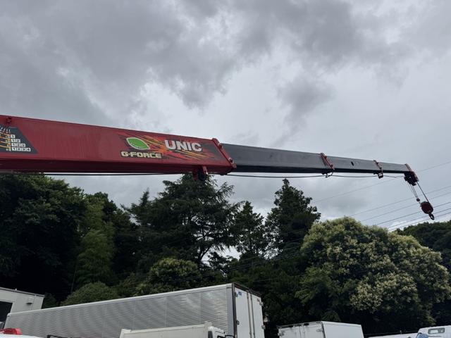 エルフトラック ２．６ｔ吊４段クレーン　標準ロング　古河ユニック　ＵＲＧ２６４　ラジコン　フックイン　３，６００×１，８００　積載３ｔ　シフト：スムーサー　２ペダル　セミオートマ　４段ブーム　吊ｔ数２．６ｔ吊　送信機　ＵＮＩＣ（16枚目）