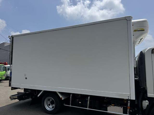 エルフトラック 低温冷凍車　ワイドロング　格納ゲート　東プレ　－３０℃設定　エバハウス　サイドドア　４，５００×２，０２０×２，０００　車検付　積載３ｔ　Ｆ６　６速　マニュアル　新明和　パワーゲート　ゲート付　低温仕様　－３０度（6枚目）