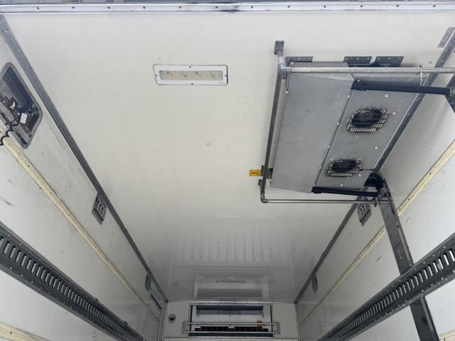 エルフトラック 低温冷凍車　ワイドロング　格納ゲート　東プレ　－３０℃設定　エバハウス　サイドドア　４，５００×２，０２０×２，０００　車検付　積載３ｔ　Ｆ６　６速　マニュアル　新明和　パワーゲート　ゲート付　低温仕様　－３０度（16枚目）