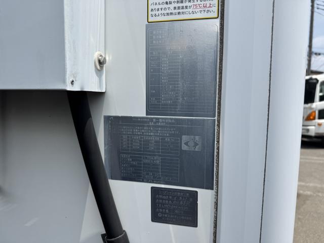 エルフトラック 低温冷凍車　ワイドロング　格納ゲート　東プレ　－３０℃設定　エバハウス　サイドドア　４，５００×２，０２０×２，０００　車検付　積載３ｔ　Ｆ６　６速　マニュアル　新明和　パワーゲート　ゲート付　低温仕様　－３０度（23枚目）
