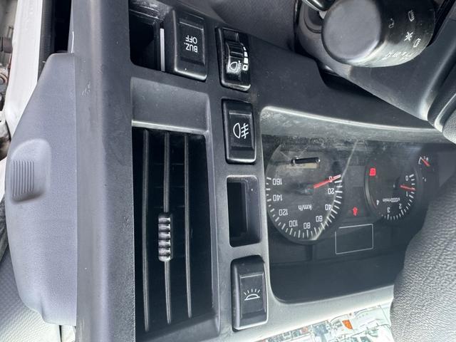 エルフトラック 低温冷凍車　ワイドロング　格納ゲート　東プレ　－３０℃設定　エバハウス　サイドドア　４，５００×２，０２０×２，０００　車検付　積載３ｔ　Ｆ６　６速　マニュアル　新明和　パワーゲート　ゲート付　低温仕様　－３０度（41枚目）