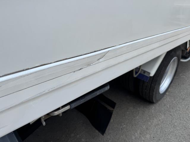 エルフトラック 低温冷凍車　ワイドロング　格納ゲート　東プレ　－３０℃設定　エバハウス　サイドドア　４，５００×２，０２０×２，０００　車検付　積載３ｔ　Ｆ６　６速　マニュアル　新明和　パワーゲート　ゲート付　低温仕様　－３０度（58枚目）
