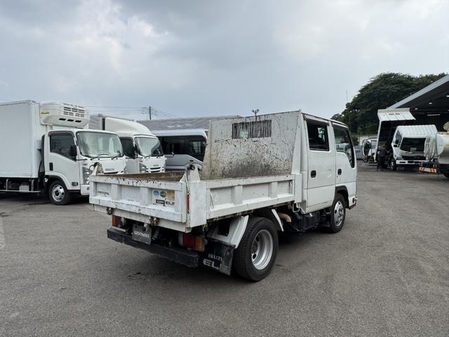 エルフトラック Ｗキャブ　ダンプ　１０尺　新明和　ＤＲ２－０１１０Ｓ　走行６３千ｋｍ　積載１．７５ｔ　Ｆ５　５速　マニュアル　２ｔダンプ　小型ダンプ　５ｔ限定免許対応　６人乗り（4枚目）