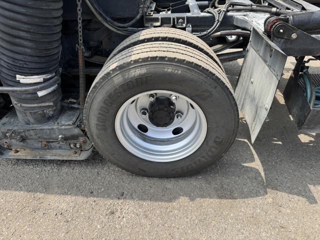 エルフトラック 清掃車　豊和工業　３．５立米　サブエンジン　回転ブラシ２個　前方、左右側面散水　吸入口（後方）　走行５１千ｋｍ　積載１．７ｔ　シフト：スムーサーＦ５　２ペダル　セミオートマ（53枚目）