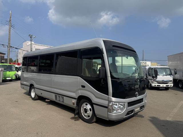 コースター マイクロバス　２８人乗り　ＧＸ　ハイルーフ　ロング　２８席７列（運転席、補助席７席）　自動スライドドア　トリコットシート　リクライニングシート　冷蔵庫　ＡＴ　オートマ（3枚目）