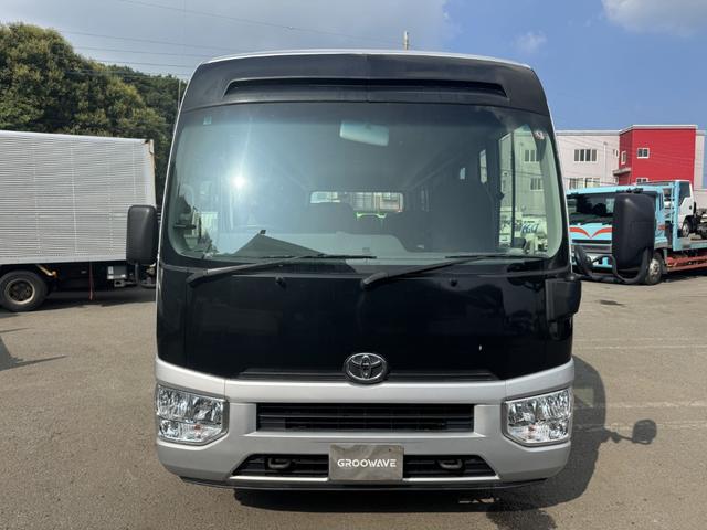 コースター マイクロバス　２８人乗り　ＧＸ　ハイルーフ　ロング　２８席７列（運転席、補助席７席）　自動スライドドア　トリコットシート　リクライニングシート　冷蔵庫　ＡＴ　オートマ（6枚目）