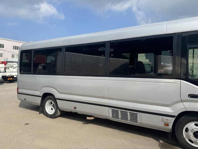 コースター マイクロバス　２８人乗り　ＧＸ　ハイルーフ　ロング　２８席７列（運転席、補助席７席）　自動スライドドア　トリコットシート　リクライニングシート　冷蔵庫　ＡＴ　オートマ（7枚目）