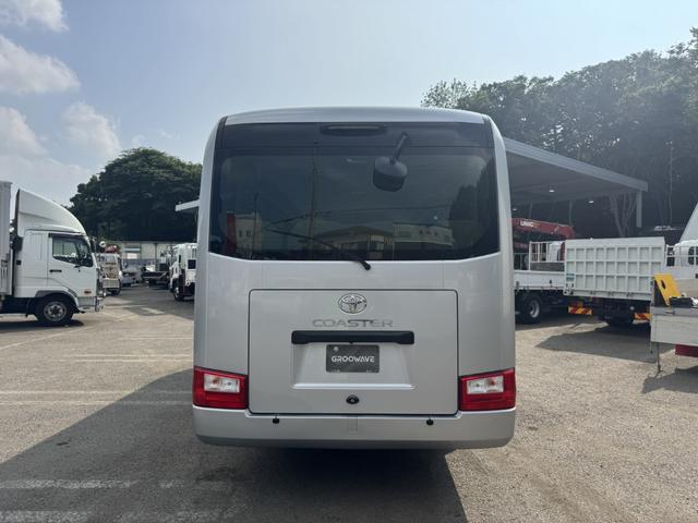 コースター マイクロバス　２８人乗り　ＧＸ　ハイルーフ　ロング　２８席７列（運転席、補助席７席）　自動スライドドア　トリコットシート　リクライニングシート　冷蔵庫　ＡＴ　オートマ（9枚目）