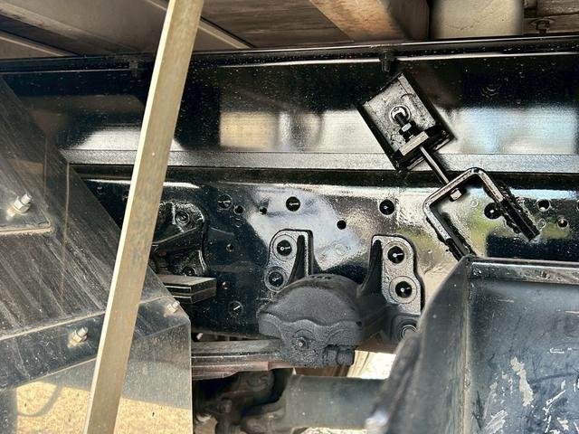 フォワード アルミブロック　ベッド付　増トン　造りボディー　６，５８０×２，２００　積載７．９ｔ　車検付　Ｆ６　６速　マニュアル　標準幅　アルミアオリ　アルミ平　アルミＢ　平ボディー　平ボデー　増ｔ（18枚目）