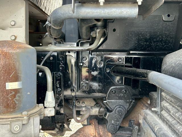 フォワード アルミブロック　ベッド付　増トン　造りボディー　６，５８０×２，２００　積載７．９ｔ　車検付　Ｆ６　６速　マニュアル　標準幅　アルミアオリ　アルミ平　アルミＢ　平ボディー　平ボデー　増ｔ（22枚目）