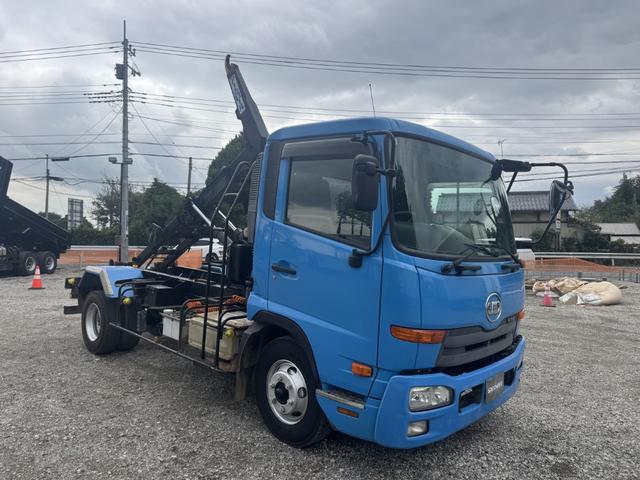 コンドル アームロール　新明和　ＣＣＡ４４－３１　ツインホイスト　キャブバックステップ　積載３．７ｔ　Ｆ６　６速　マニュアル　脱着装置付コンテナ専用車　コンテナ車　４ｔアームロール（3枚目）