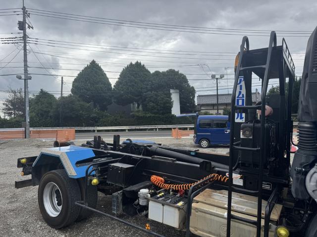 コンドル アームロール　新明和　ＣＣＡ４４－３１　ツインホイスト　キャブバックステップ　積載３．７ｔ　Ｆ６　６速　マニュアル　脱着装置付コンテナ専用車　コンテナ車　４ｔアームロール（7枚目）