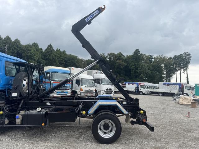 コンドル アームロール　新明和　ＣＣＡ４４－３１　ツインホイスト　キャブバックステップ　積載３．７ｔ　Ｆ６　６速　マニュアル　脱着装置付コンテナ専用車　コンテナ車　４ｔアームロール（11枚目）