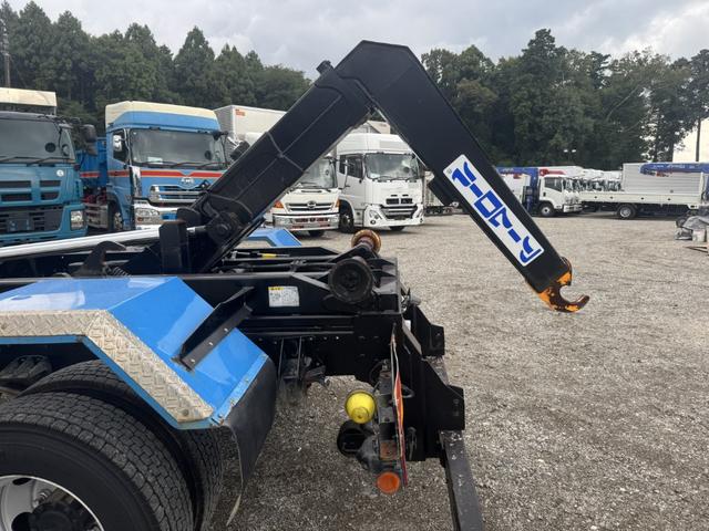 コンドル アームロール　新明和　ＣＣＡ４４－３１　ツインホイスト　キャブバックステップ　積載３．７ｔ　Ｆ６　６速　マニュアル　脱着装置付コンテナ専用車　コンテナ車　４ｔアームロール（15枚目）