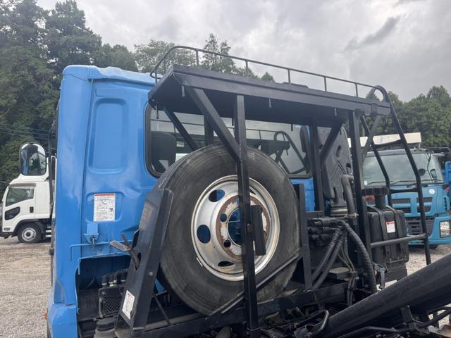 コンドル アームロール　新明和　ＣＣＡ４４－３１　ツインホイスト　キャブバックステップ　積載３．７ｔ　Ｆ６　６速　マニュアル　脱着装置付コンテナ専用車　コンテナ車　４ｔアームロール（17枚目）