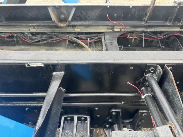コンドル アームロール　新明和　ＣＣＡ４４－３１　ツインホイスト　キャブバックステップ　積載３．７ｔ　Ｆ６　６速　マニュアル　脱着装置付コンテナ専用車　コンテナ車　４ｔアームロール（23枚目）