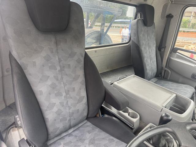 コンドル アームロール　新明和　ＣＣＡ４４－３１　ツインホイスト　キャブバックステップ　積載３．７ｔ　Ｆ６　６速　マニュアル　脱着装置付コンテナ専用車　コンテナ車　４ｔアームロール（28枚目）