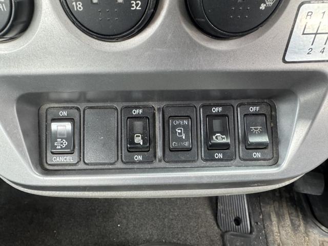 コンドル アームロール　新明和　ＣＣＡ４４－３１　ツインホイスト　キャブバックステップ　積載３．７ｔ　Ｆ６　６速　マニュアル　脱着装置付コンテナ専用車　コンテナ車　４ｔアームロール（32枚目）