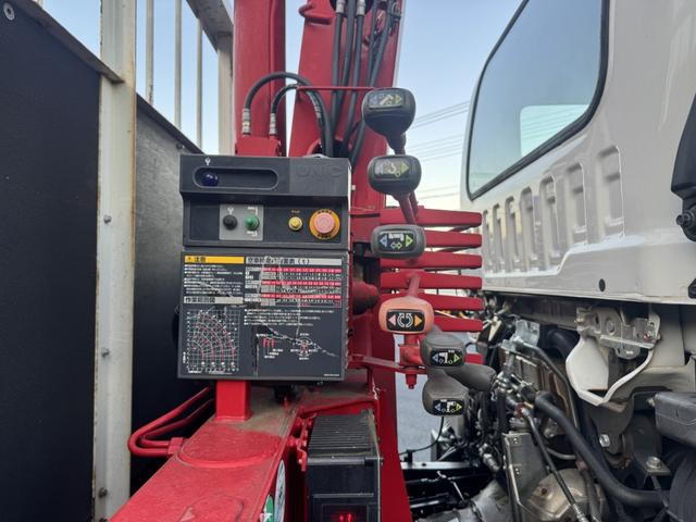 フォワード ２．９ｔ吊４段クレーン　木平　古河ユニック　ＵＲＧ３４４　フックイン　ラジコン　５，４２０×２，１５０　走行７１千ｋｍ　積載２．５ｔ　Ｆ６　６速　マニュアル　４ｔクレーン　吊ｔ数２．９ｔ吊　４段ブーム　送信機　ＥＴＣ１．０（22枚目）