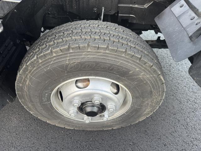 フォワード ２．９ｔ吊４段クレーン　木平　古河ユニック　ＵＲＧ３４４　フックイン　ラジコン　５，４２０×２，１５０　走行７１千ｋｍ　積載２．５ｔ　Ｆ６　６速　マニュアル　４ｔクレーン　吊ｔ数２．９ｔ吊　４段ブーム　送信機　ＥＴＣ１．０（49枚目）