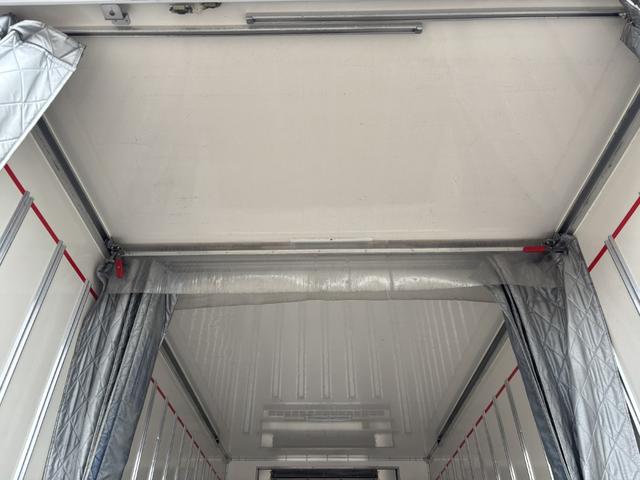 エルフトラック 冷蔵冷凍車　ワイドロング　東プレ　ＸＶ３２ＨＯＣ－Ｕ　－５℃設定　エバハウス　４，４６０×１，９６０×１，９２０　積載２．９５ｔ　シフト：スムーサー　セミオートマ　２ペダル　中温仕様　－５度　ＥＴＣ１．０　バックカメラ（12枚目）