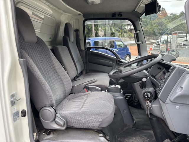 エルフトラック 冷蔵冷凍車　ワイドロング　東プレ　ＸＶ３２ＨＯＣ－Ｕ　－５℃設定　エバハウス　４，４６０×１，９６０×１，９２０　積載２．９５ｔ　シフト：スムーサー　セミオートマ　２ペダル　中温仕様　－５度　ＥＴＣ１．０　バックカメラ（30枚目）