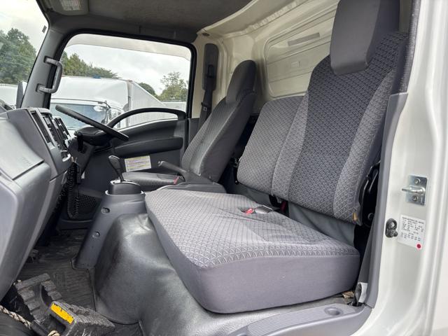 エルフトラック 冷蔵冷凍車　ワイドロング　東プレ　ＸＶ３２ＨＯＣ－Ｕ　－５℃設定　エバハウス　４，４６０×１，９６０×１，９２０　積載２．９５ｔ　シフト：スムーサー　セミオートマ　２ペダル　中温仕様　－５度　ＥＴＣ１．０　バックカメラ（39枚目）