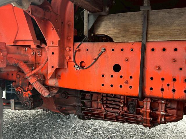 フォワード アルミブロック　ワイド　ベッド付　エアサス　小平　６，２００×２，３６０　５方開　引出しフック５対　スタンション１対　鳥居縞アルミ板張り　積載３．１５ｔ　Ｆ６　６速　マニュアル　平ボディー　アルミ平　アルミアオリ　４ｔ平　ＥＴＣ２．０（18枚目）