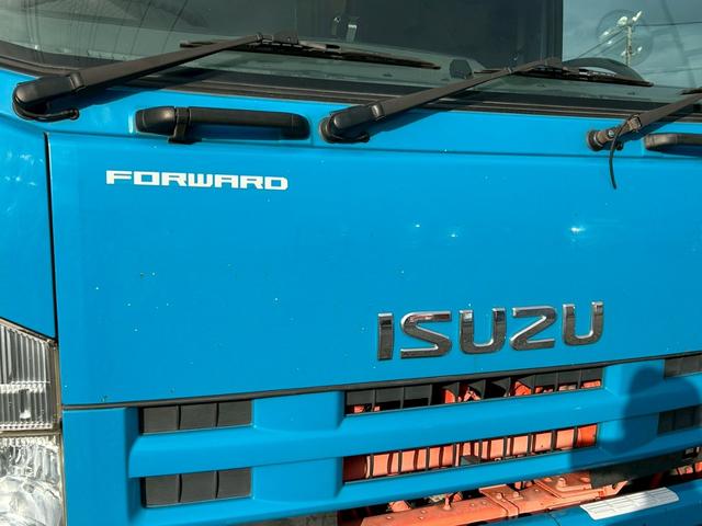 フォワード アルミブロック　ワイド　ベッド付　エアサス　小平　６，２００×２，３６０　５方開　引出しフック５対　スタンション１対　鳥居縞アルミ板張り　積載３．１５ｔ　Ｆ６　６速　マニュアル　平ボディー　アルミ平　アルミアオリ　４ｔ平　ＥＴＣ２．０（49枚目）