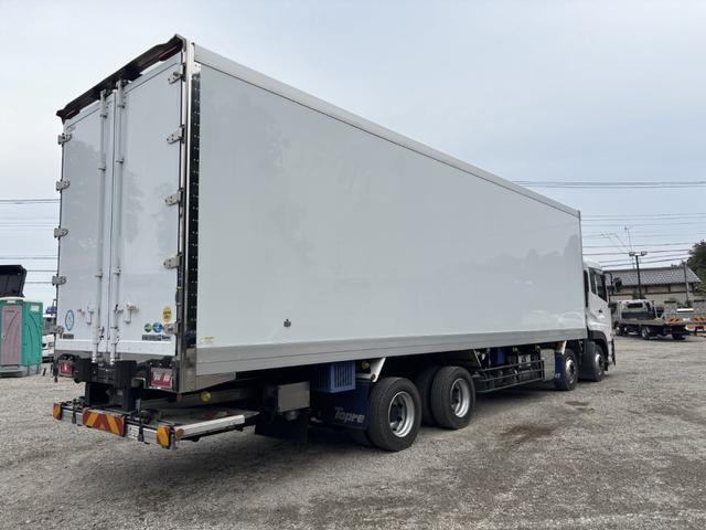 クオン 低温冷凍車　４軸低床　エアサス　格納ゲート　東プレ　ＸＶ９２ＬＳＥ－Ｕ　－３０℃設定　エバハウス　スタンバイ付　サイドドア　ジョロダーレール　９，３４０×２，３２０×２，４２０　積載１２．９ｔ　車検付　シフト：エスコット　２ペダル　パワーゲート（4枚目）