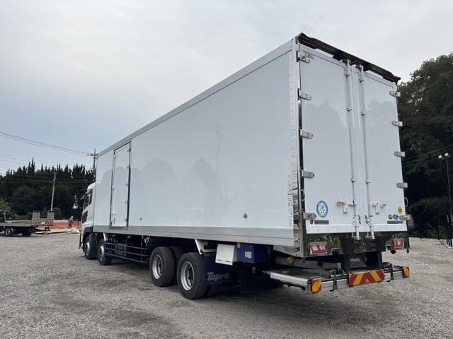 クオン 低温冷凍車　４軸低床　エアサス　格納ゲート　東プレ　ＸＶ９２ＬＳＥ－Ｕ　－３０℃設定　エバハウス　スタンバイ付　サイドドア　ジョロダーレール　９，３４０×２，３２０×２，４２０　積載１２．９ｔ　車検付　シフト：エスコット　２ペダル　パワーゲート（5枚目）