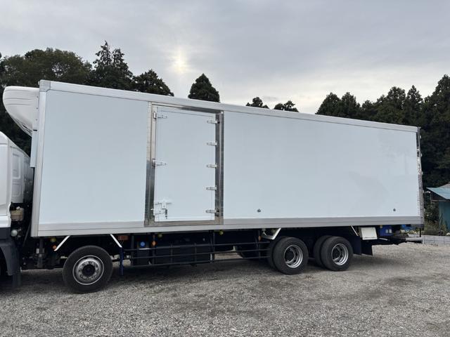 クオン 低温冷凍車　４軸低床　エアサス　格納ゲート　東プレ　ＸＶ９２ＬＳＥ－Ｕ　－３０℃設定　エバハウス　スタンバイ付　サイドドア　ジョロダーレール　９，３４０×２，３２０×２，４２０　積載１２．９ｔ　車検付　シフト：エスコット　２ペダル　パワーゲート（8枚目）