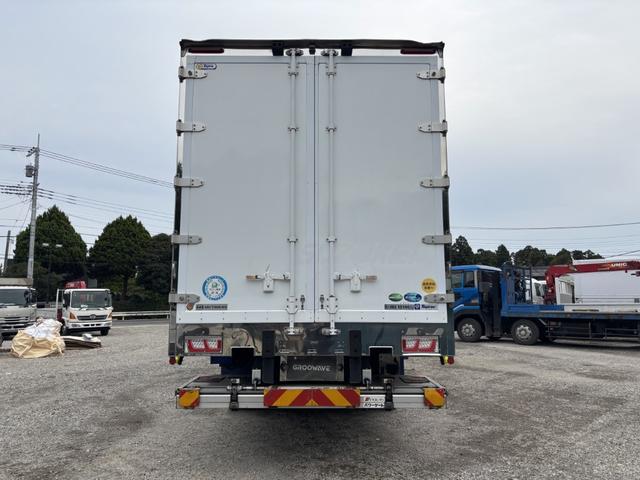 クオン 低温冷凍車　４軸低床　エアサス　格納ゲート　東プレ　ＸＶ９２ＬＳＥ－Ｕ　－３０℃設定　エバハウス　スタンバイ付　サイドドア　ジョロダーレール　９，３４０×２，３２０×２，４２０　積載１２．９ｔ　車検付　シフト：エスコット　２ペダル　パワーゲート（10枚目）