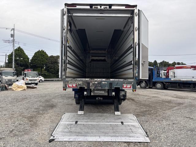 クオン 低温冷凍車　４軸低床　エアサス　格納ゲート　東プレ　ＸＶ９２ＬＳＥ－Ｕ　－３０℃設定　エバハウス　スタンバイ付　サイドドア　ジョロダーレール　９，３４０×２，３２０×２，４２０　積載１２．９ｔ　車検付　シフト：エスコット　２ペダル　パワーゲート（11枚目）