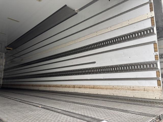 クオン 低温冷凍車　４軸低床　エアサス　格納ゲート　東プレ　ＸＶ９２ＬＳＥ－Ｕ　－３０℃設定　エバハウス　スタンバイ付　サイドドア　ジョロダーレール　９，３４０×２，３２０×２，４２０　積載１２．９ｔ　車検付　シフト：エスコット　２ペダル　パワーゲート（15枚目）