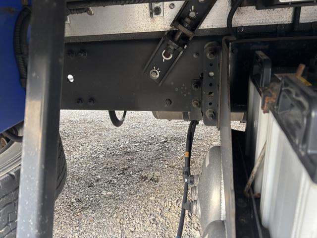 クオン 低温冷凍車　４軸低床　エアサス　格納ゲート　東プレ　ＸＶ９２ＬＳＥ－Ｕ　－３０℃設定　エバハウス　スタンバイ付　サイドドア　ジョロダーレール　９，３４０×２，３２０×２，４２０　積載１２．９ｔ　車検付　シフト：エスコット　２ペダル　パワーゲート（29枚目）