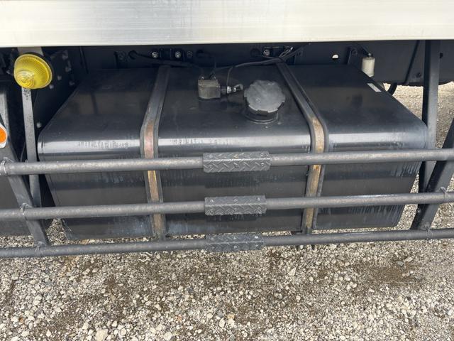 クオン 低温冷凍車　４軸低床　エアサス　格納ゲート　東プレ　ＸＶ９２ＬＳＥ－Ｕ　－３０℃設定　エバハウス　スタンバイ付　サイドドア　ジョロダーレール　９，３４０×２，３２０×２，４２０　積載１２．９ｔ　車検付　シフト：エスコット　２ペダル　パワーゲート（31枚目）