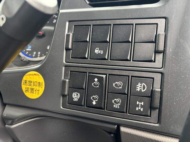 クオン 低温冷凍車　４軸低床　エアサス　格納ゲート　東プレ　ＸＶ９２ＬＳＥ－Ｕ　－３０℃設定　エバハウス　スタンバイ付　サイドドア　ジョロダーレール　９，３４０×２，３２０×２，４２０　積載１２．９ｔ　車検付　シフト：エスコット　２ペダル　パワーゲート（34枚目）