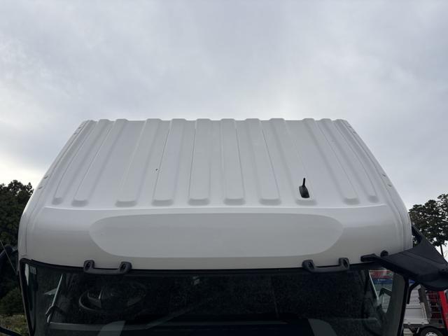 クオン 低温冷凍車　４軸低床　エアサス　格納ゲート　東プレ　ＸＶ９２ＬＳＥ－Ｕ　－３０℃設定　エバハウス　スタンバイ付　サイドドア　ジョロダーレール　９，３４０×２，３２０×２，４２０　積載１２．９ｔ　車検付　シフト：エスコット　２ペダル　パワーゲート（47枚目）