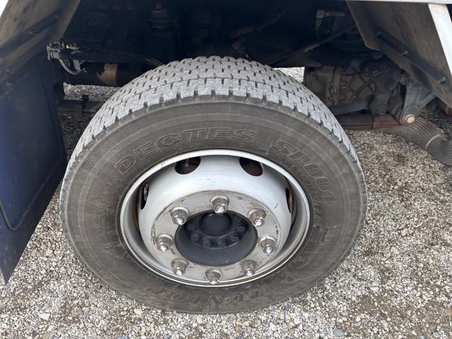 クオン 低温冷凍車　４軸低床　エアサス　格納ゲート　東プレ　ＸＶ９２ＬＳＥ－Ｕ　－３０℃設定　エバハウス　スタンバイ付　サイドドア　ジョロダーレール　９，３４０×２，３２０×２，４２０　積載１２．９ｔ　車検付　シフト：エスコット　２ペダル　パワーゲート（48枚目）