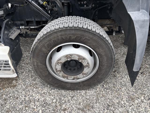 クオン 低温冷凍車　４軸低床　エアサス　格納ゲート　東プレ　ＸＶ９２ＬＳＥ－Ｕ　－３０℃設定　エバハウス　スタンバイ付　サイドドア　ジョロダーレール　９，３４０×２，３２０×２，４２０　積載１２．９ｔ　車検付　シフト：エスコット　２ペダル　パワーゲート（50枚目）