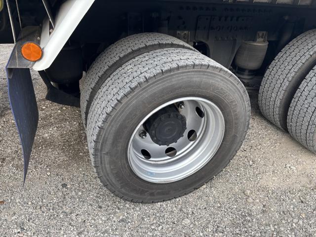 クオン 低温冷凍車　４軸低床　エアサス　格納ゲート　東プレ　ＸＶ９２ＬＳＥ－Ｕ　－３０℃設定　エバハウス　スタンバイ付　サイドドア　ジョロダーレール　９，３４０×２，３２０×２，４２０　積載１２．９ｔ　車検付　シフト：エスコット　２ペダル　パワーゲート（54枚目）