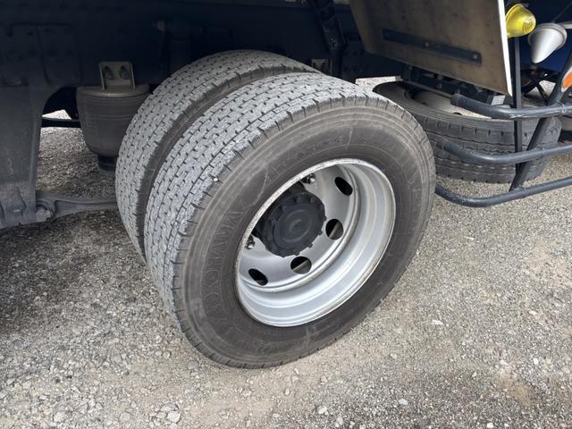 クオン 低温冷凍車　４軸低床　エアサス　格納ゲート　東プレ　ＸＶ９２ＬＳＥ－Ｕ　－３０℃設定　エバハウス　スタンバイ付　サイドドア　ジョロダーレール　９，３４０×２，３２０×２，４２０　積載１２．９ｔ　車検付　シフト：エスコット　２ペダル　パワーゲート（55枚目）