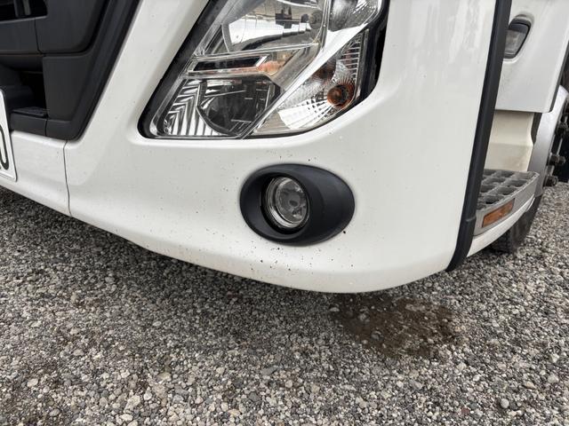 クオン 低温冷凍車　４軸低床　エアサス　格納ゲート　東プレ　ＸＶ９２ＬＳＥ－Ｕ　－３０℃設定　エバハウス　スタンバイ付　サイドドア　ジョロダーレール　９，３４０×２，３２０×２，４２０　積載１２．９ｔ　車検付　シフト：エスコット　２ペダル　パワーゲート（58枚目）