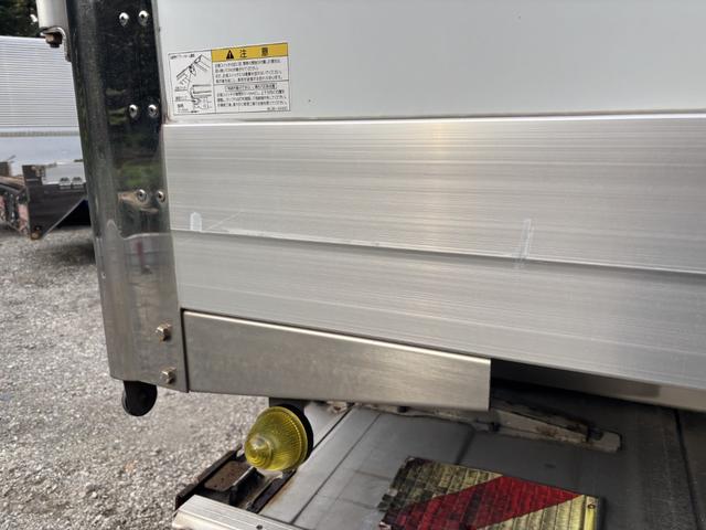 クオン 低温冷凍車　４軸低床　エアサス　格納ゲート　東プレ　ＸＶ９２ＬＳＥ－Ｕ　－３０℃設定　エバハウス　スタンバイ付　サイドドア　ジョロダーレール　９，３４０×２，３２０×２，４２０　積載１２．９ｔ　車検付　シフト：エスコット　２ペダル　パワーゲート（63枚目）