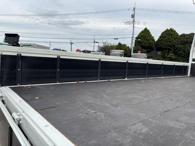 ファイター ２．９ｔ吊４段クレーン　木平　タダノ　ＺＥ３０４ＭＨ　フックイン　ラジコン　５，５００×２，１１０　外装仕上げ済　積載２．８ｔ　Ｆ６　６速　マニュアル　古河ユニック　ＵＮＩＣ　吊ｔ数２．９ｔ吊　４段ブーム　送信機　４ｔクレーン（11枚目）