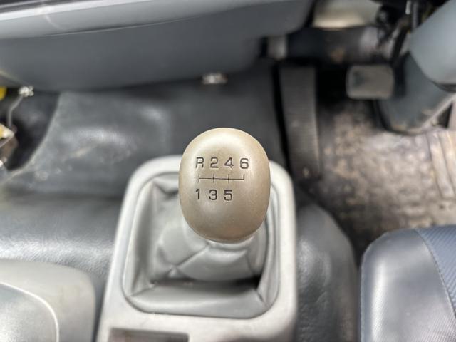 ファイター ２．９ｔ吊４段クレーン　木平　タダノ　ＺＥ３０４ＭＨ　フックイン　ラジコン　５，５００×２，１１０　外装仕上げ済　積載２．８ｔ　Ｆ６　６速　マニュアル　古河ユニック　ＵＮＩＣ　吊ｔ数２．９ｔ吊　４段ブーム　送信機　４ｔクレーン（35枚目）